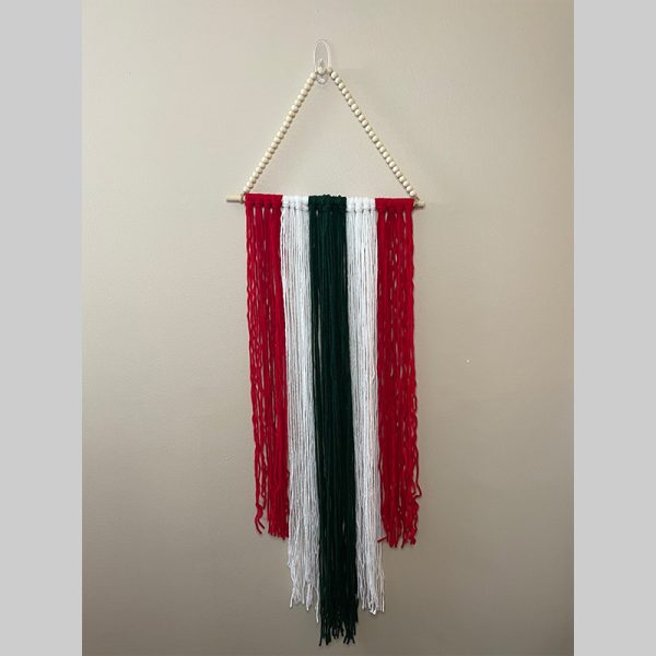 Redwhitegreen yarn beads